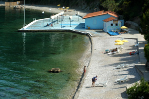 Plaže hotela Riviera – na kraju se vidi paravan od trske odakle počinje naturistička plaža