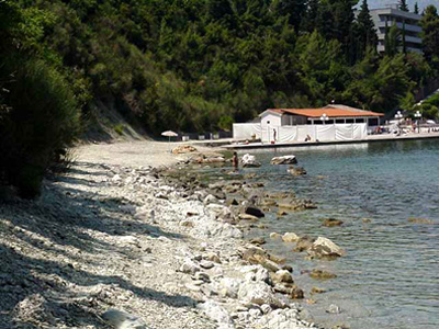 Pogled sa naturističke plaže na obalu rezervisanu za hotel Rivijera pre par godina kada je jedan deo naše plaže bio rezervisan za goste hotela